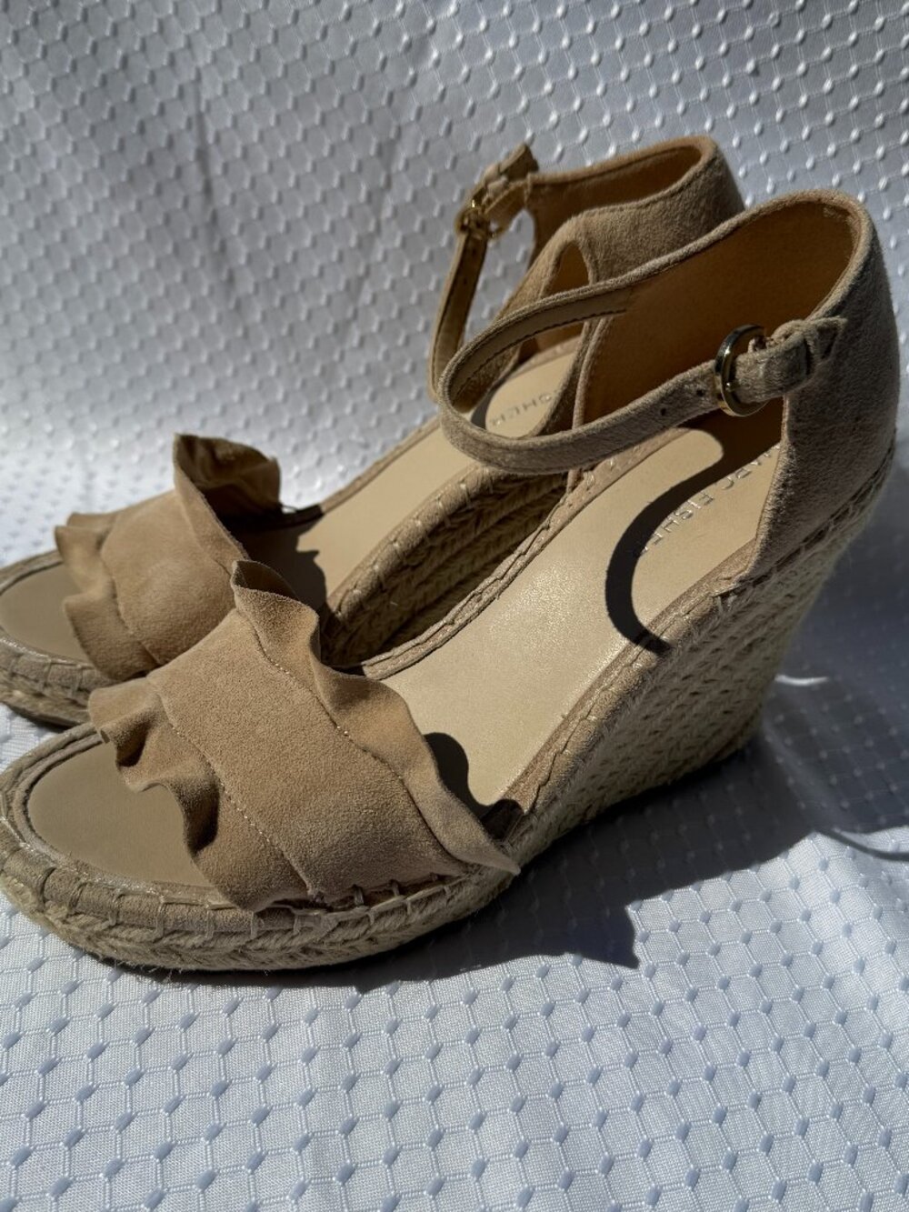 Marc Fisher Tan Suede Leather Kickoff Ruffle Heel Sandal Size 8 M Espadrille